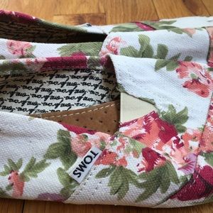 Floral Toms size 7/8/9